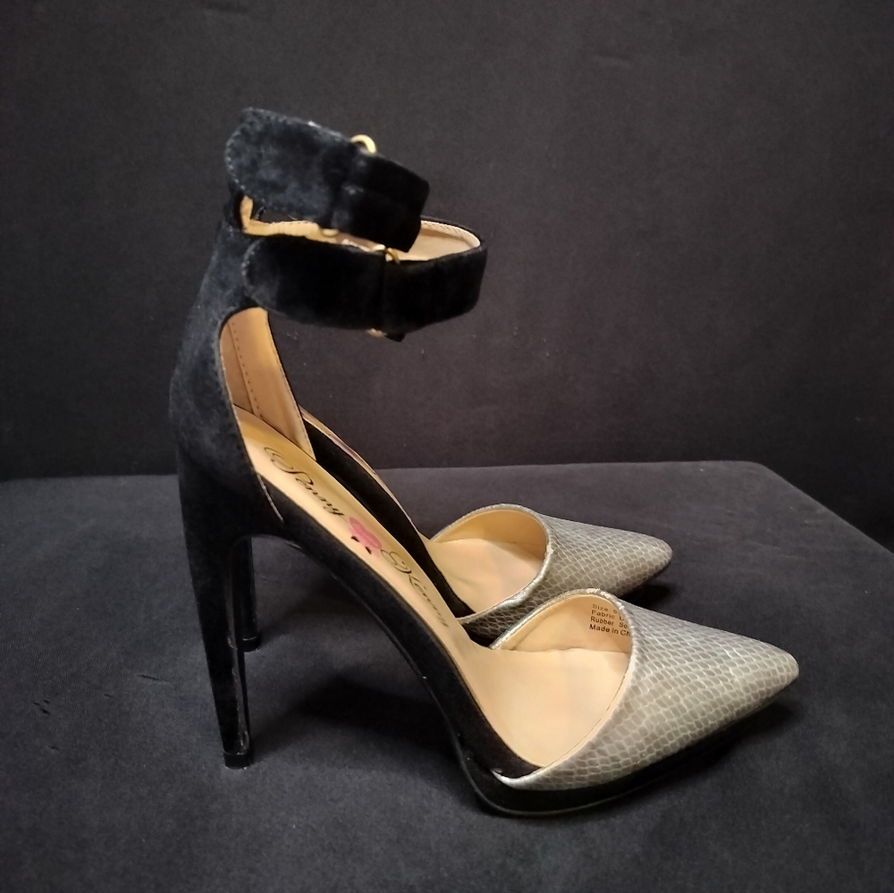 Penny Loves Kenny Double Strap High Heeled Silver And Black Closed Toed Heels (S